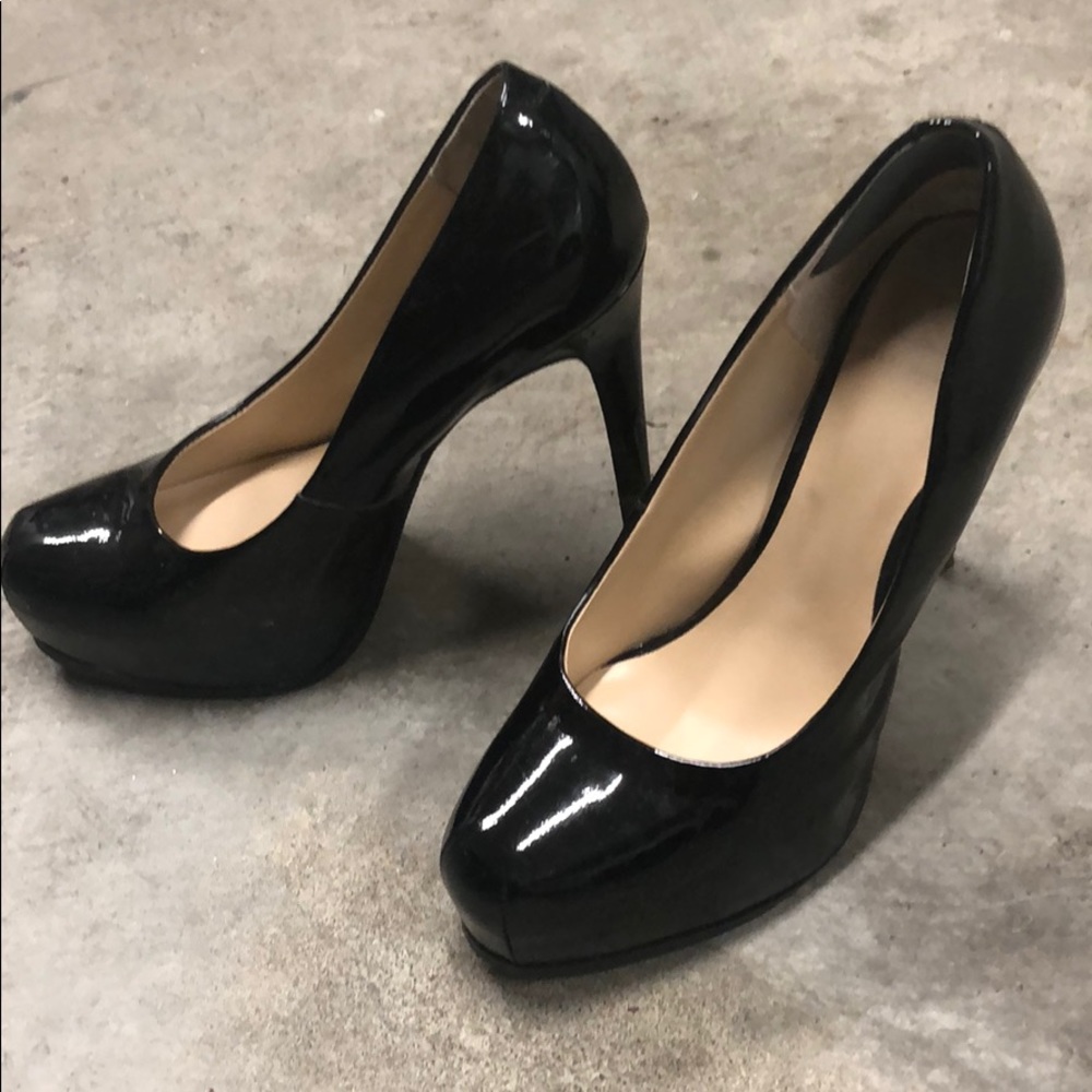 Kelsi Dagger black patent leather heel pump